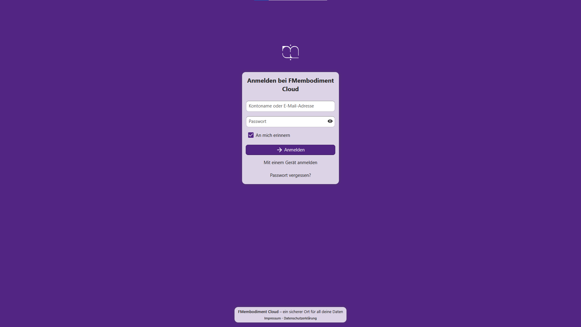 Anmeldebildschirm der FMembodiment Cloud: Logo auf violettem Grund, darunter das Anmeldefeld.